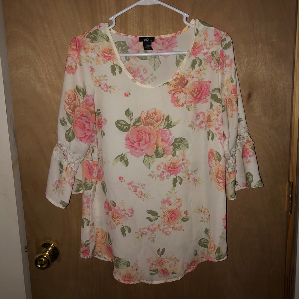 Rue 21 Women’s Floral Blouse